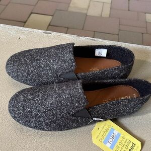 TOMS Women's Black Melange with faux Shearling Redondo Slip-On Flats, size 9.5